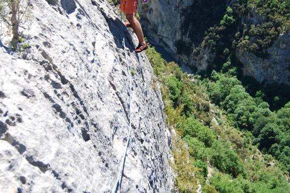 Grandes voies d'escalade - Chlorochose ou Les dalles grises